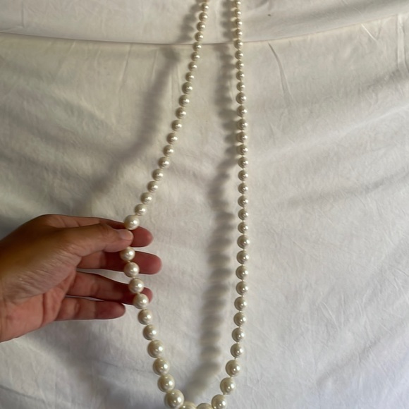Ann Taylor Faux Pearl necklace - Picture 2 of 2